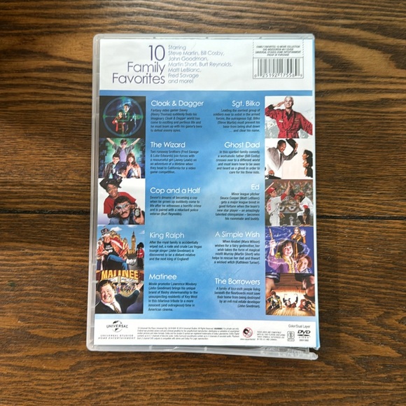 10 movies family favorites (3 DVDs) The case is broken. - Picture 4 of 6